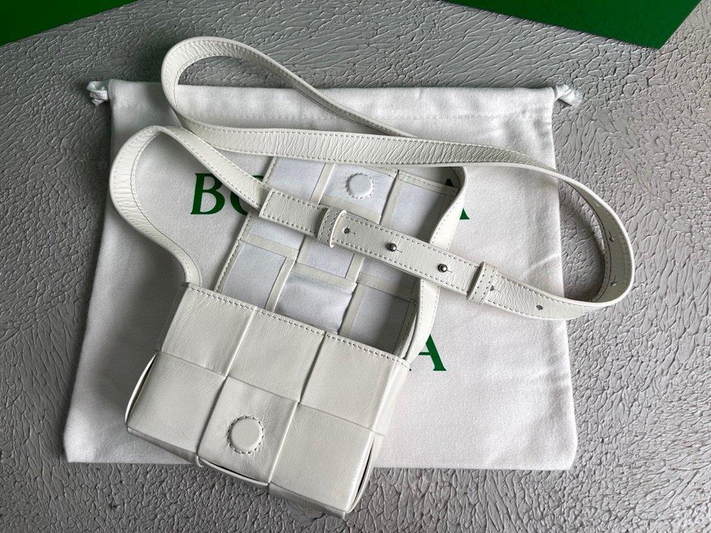 Bottega Veneta BV 666688 Cassette Shoulder Bag 33993 White