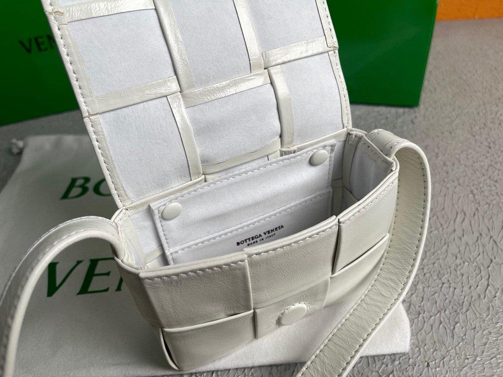 Bottega Veneta BV 666688 Cassette Shoulder Bag 33993 White