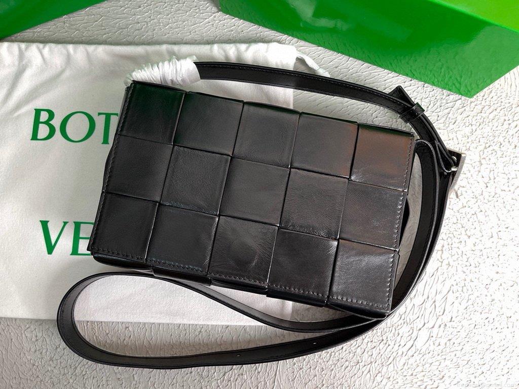 Bottega Veneta BV 667298 Cassette Cross-body Bag 33993 Black