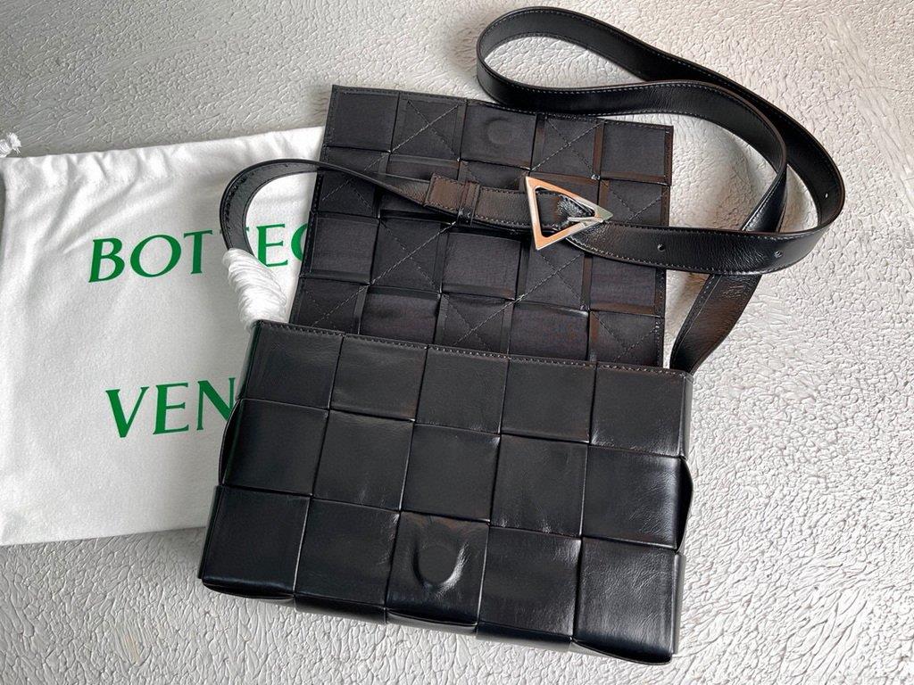 Bottega Veneta BV 667298 Cassette Cross-body Bag 33993 Black