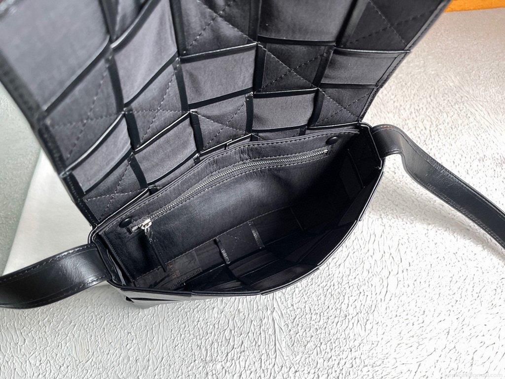 Bottega Veneta BV 667298 Cassette Cross-body Bag 33993 Black