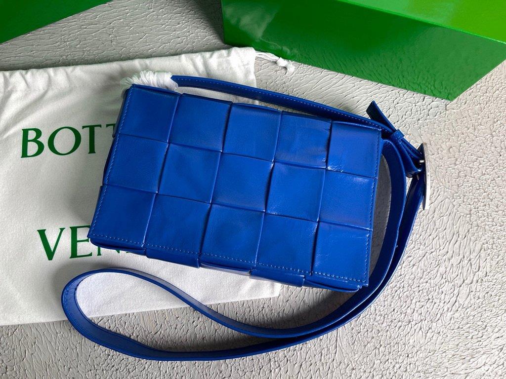 Bottega Veneta BV 667298 Cassette Cross-body Bag 33993 Blue