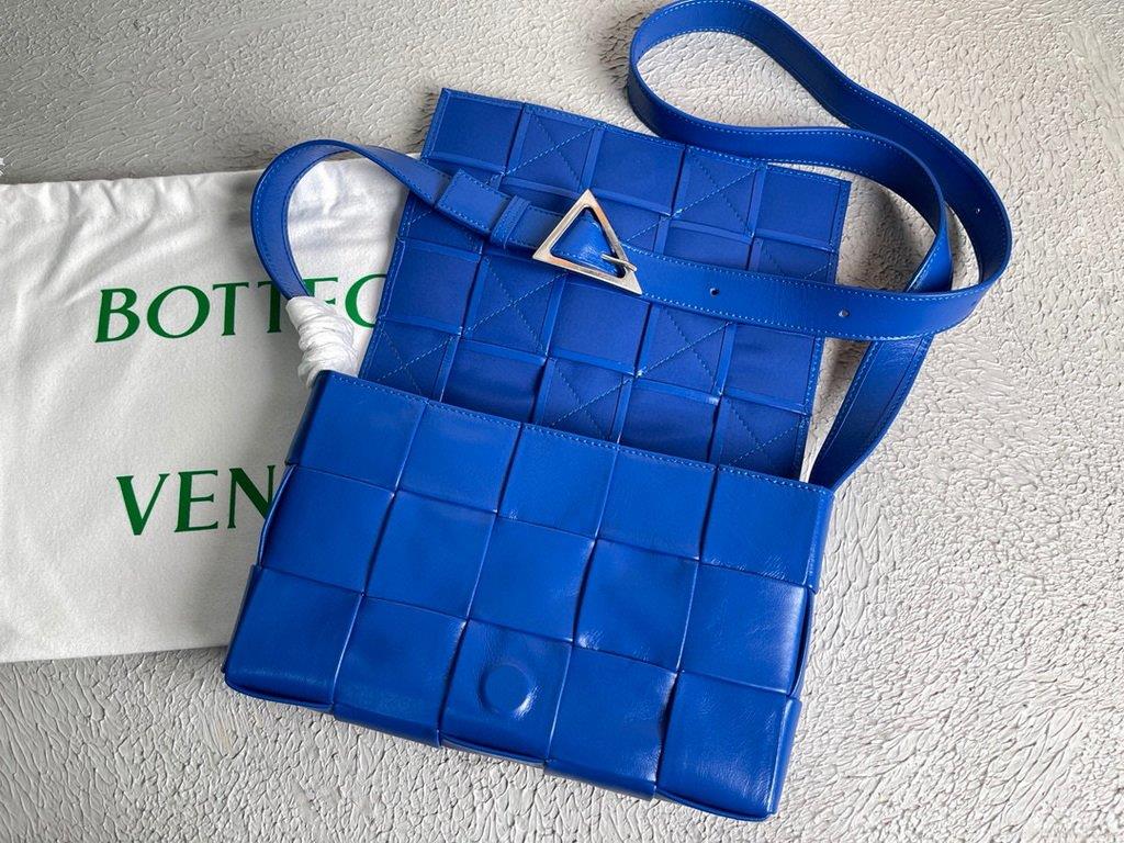 Bottega Veneta BV 667298 Cassette Cross-body Bag 33993 Blue