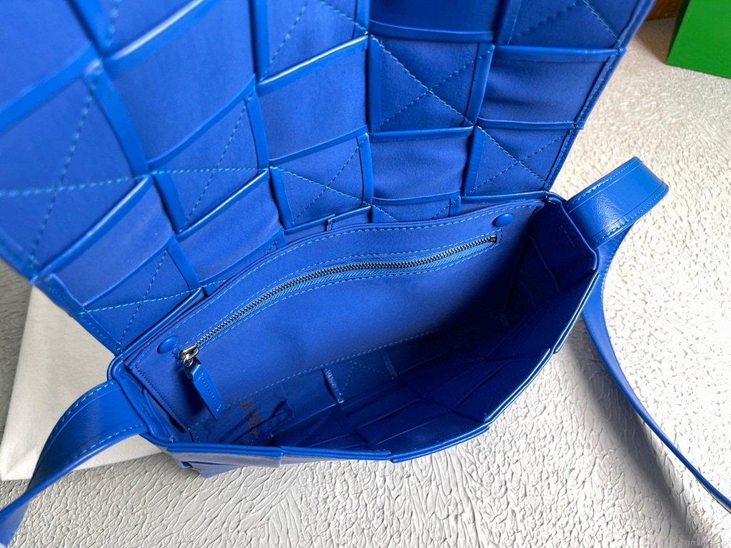 Bottega Veneta BV 667298 Cassette Cross-body Bag 33993 Blue