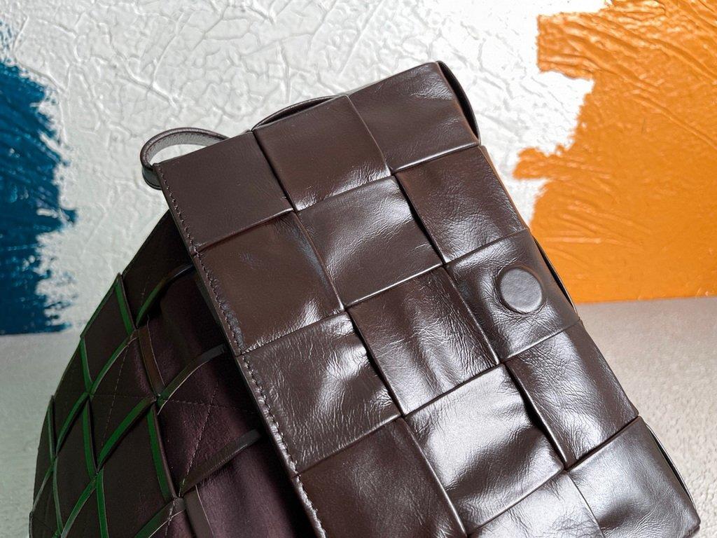 Bottega Veneta BV 667298 Cassette Cross-body Bag 33993 Dark Brown