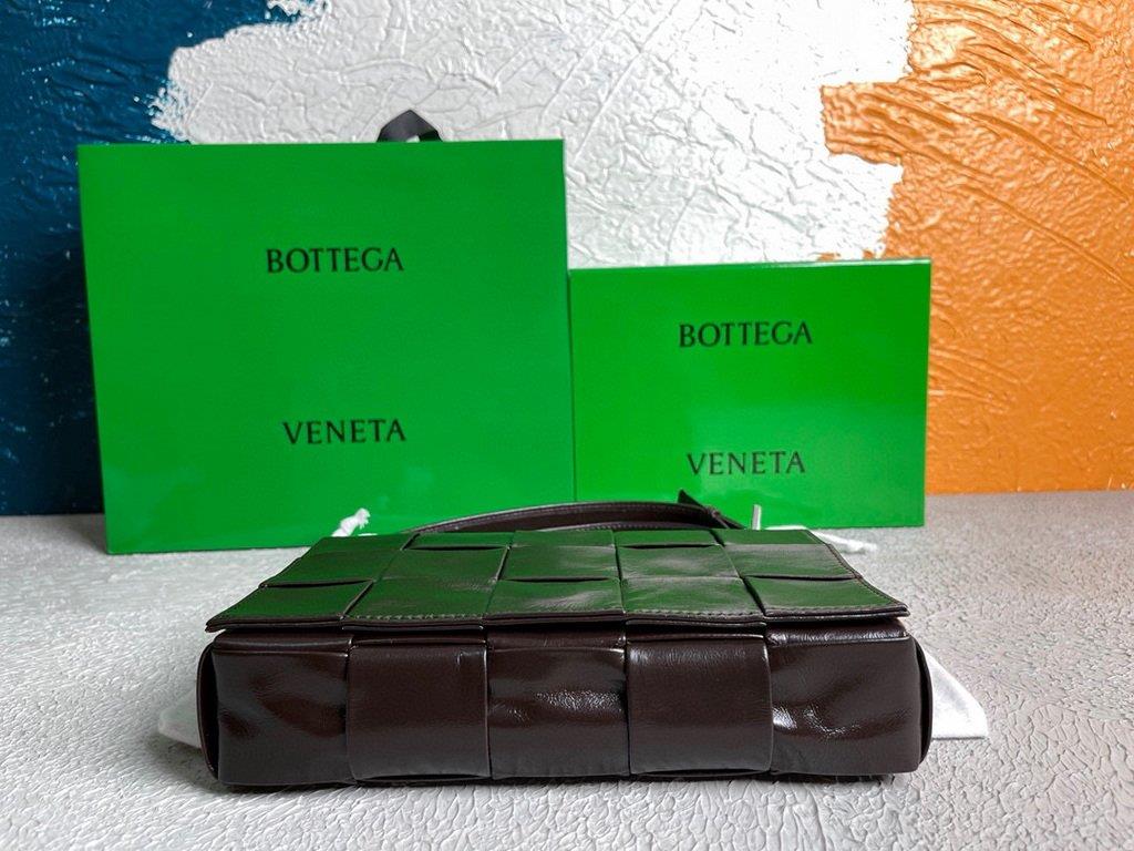 Bottega Veneta BV 667298 Cassette Cross-body Bag 33993 Dark Brown
