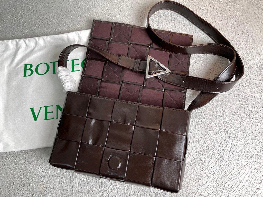 Bottega Veneta BV 667298 Cassette Cross-body Bag 33993 Dark Brown