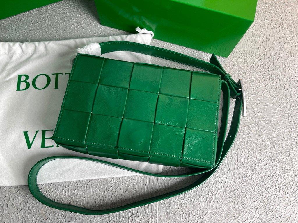 Bottega Veneta BV 667298 Cassette Cross-body Bag 33993 Green
