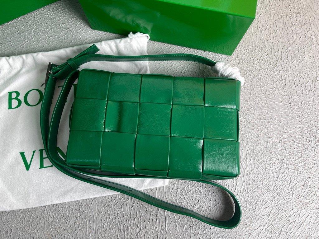 Bottega Veneta BV 667298 Cassette Cross-body Bag 33993 Green