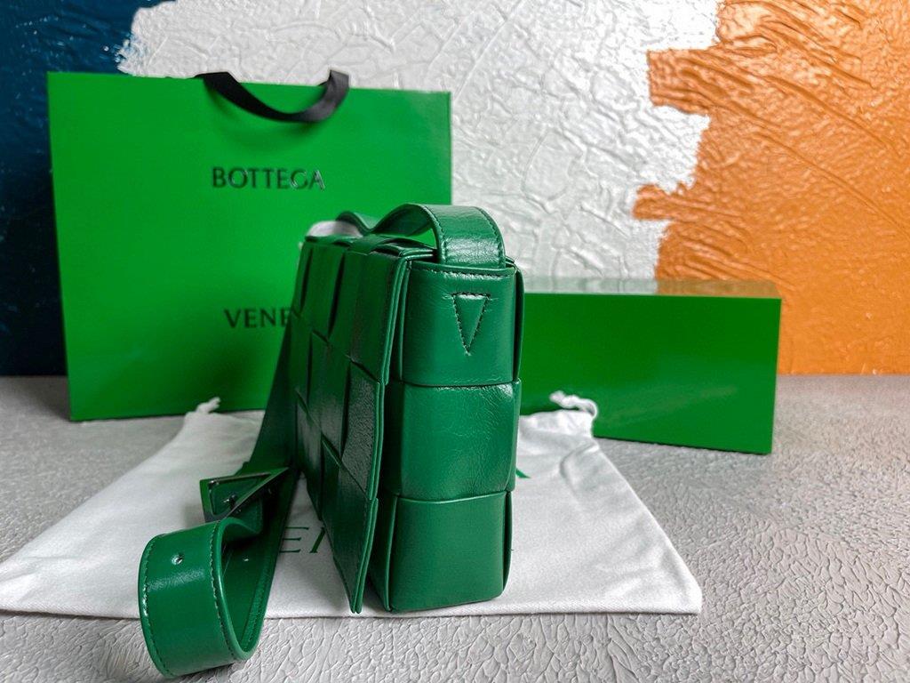 Bottega Veneta BV 667298 Cassette Cross-body Bag 33993 Green