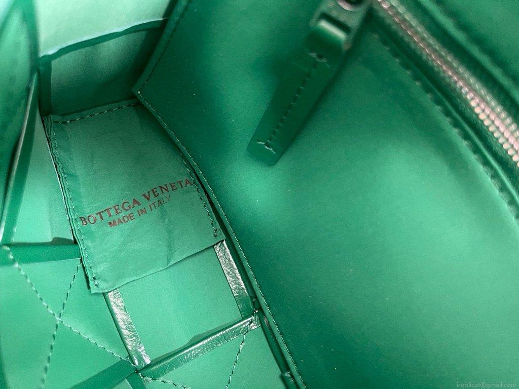 Bottega Veneta BV 667298 Cassette Cross-body Bag 33993 Green