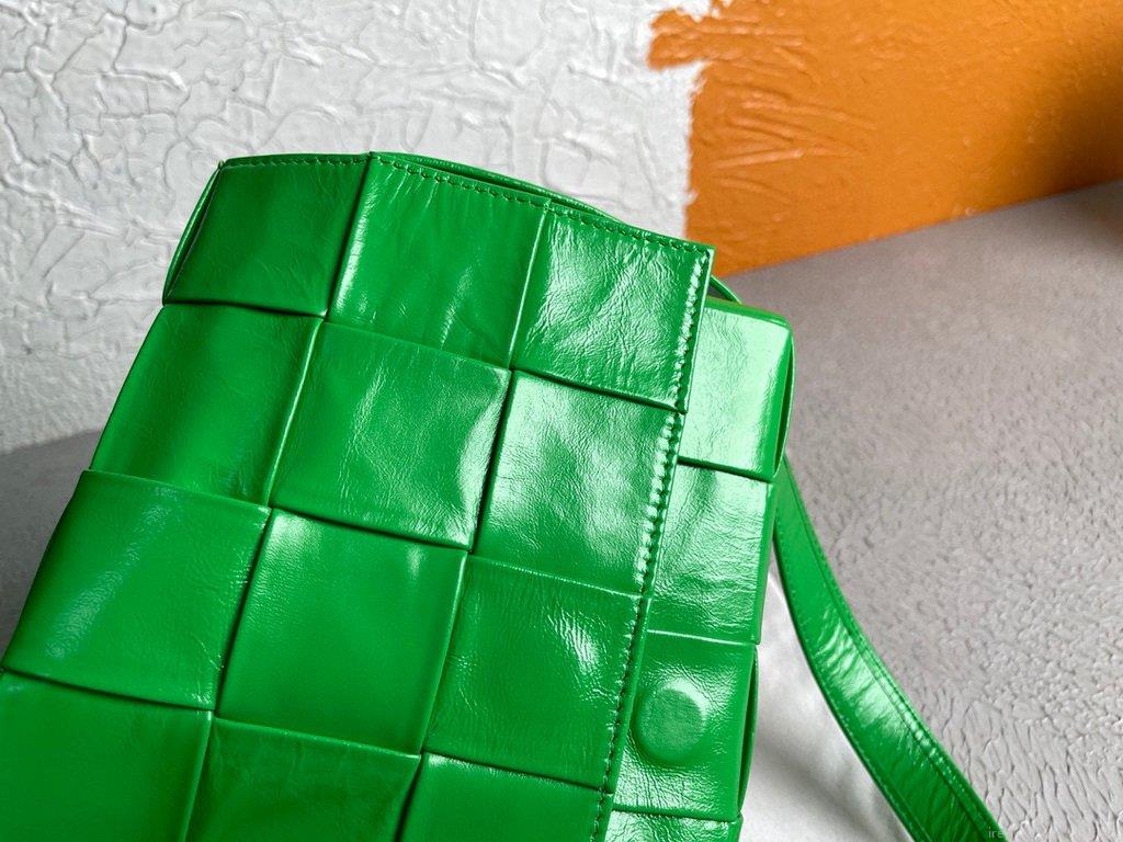 Bottega Veneta BV 667298 Cassette Cross-body Bag 33993 Light Green