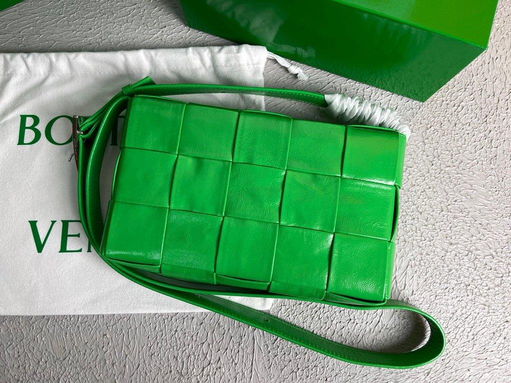 Bottega Veneta BV 667298 Cassette Cross-body Bag 33993 Light Green