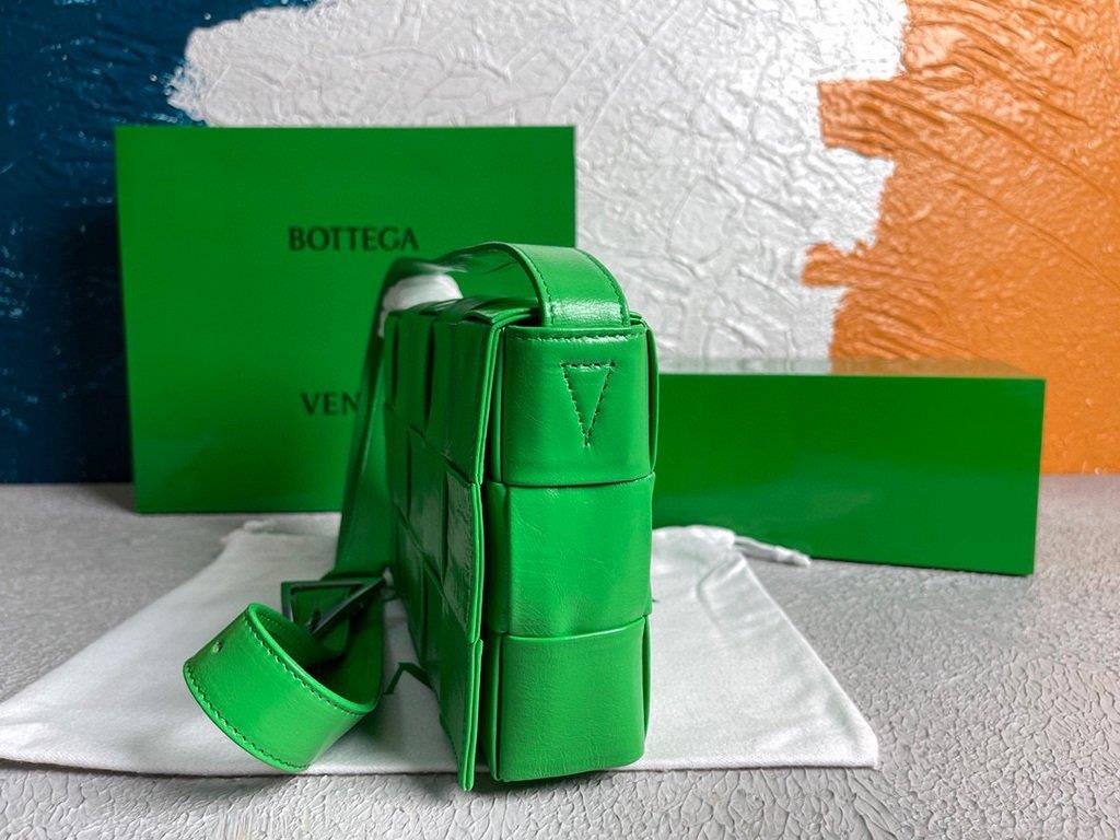Bottega Veneta BV 667298 Cassette Cross-body Bag 33993 Light Green