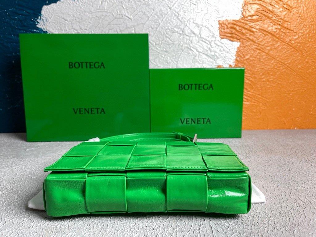 Bottega Veneta BV 667298 Cassette Cross-body Bag 33993 Light Green