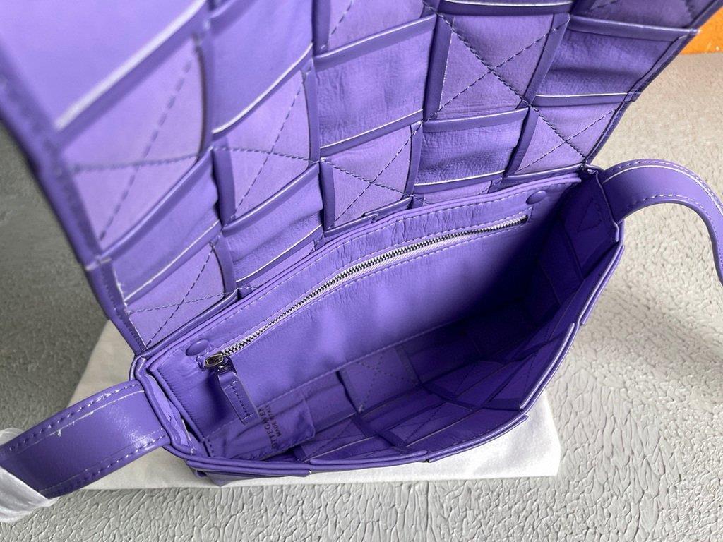 Bottega Veneta BV 667298 Cassette Cross-body Bag 33993 Purple