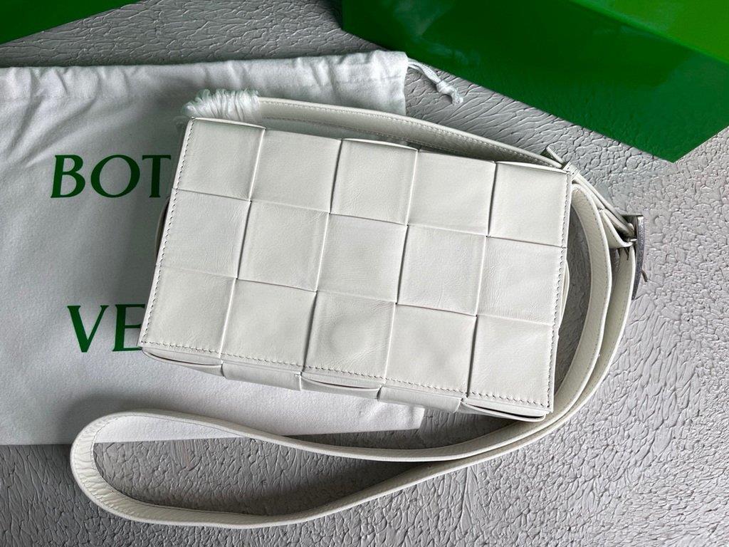 Bottega Veneta BV 667298 Cassette Cross-body Bag 33993 White