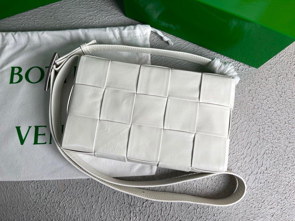 Bottega Veneta BV 667298 Cassette Cross-body Bag 33993 White