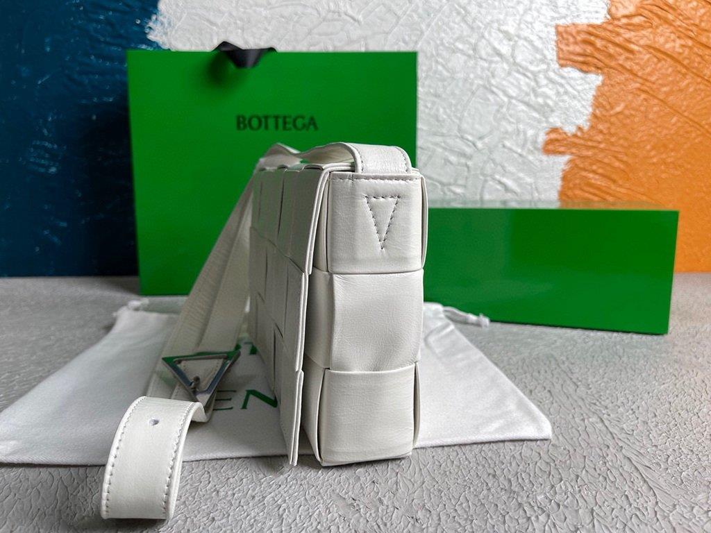 Bottega Veneta BV 667298 Cassette Cross-body Bag 33993 White
