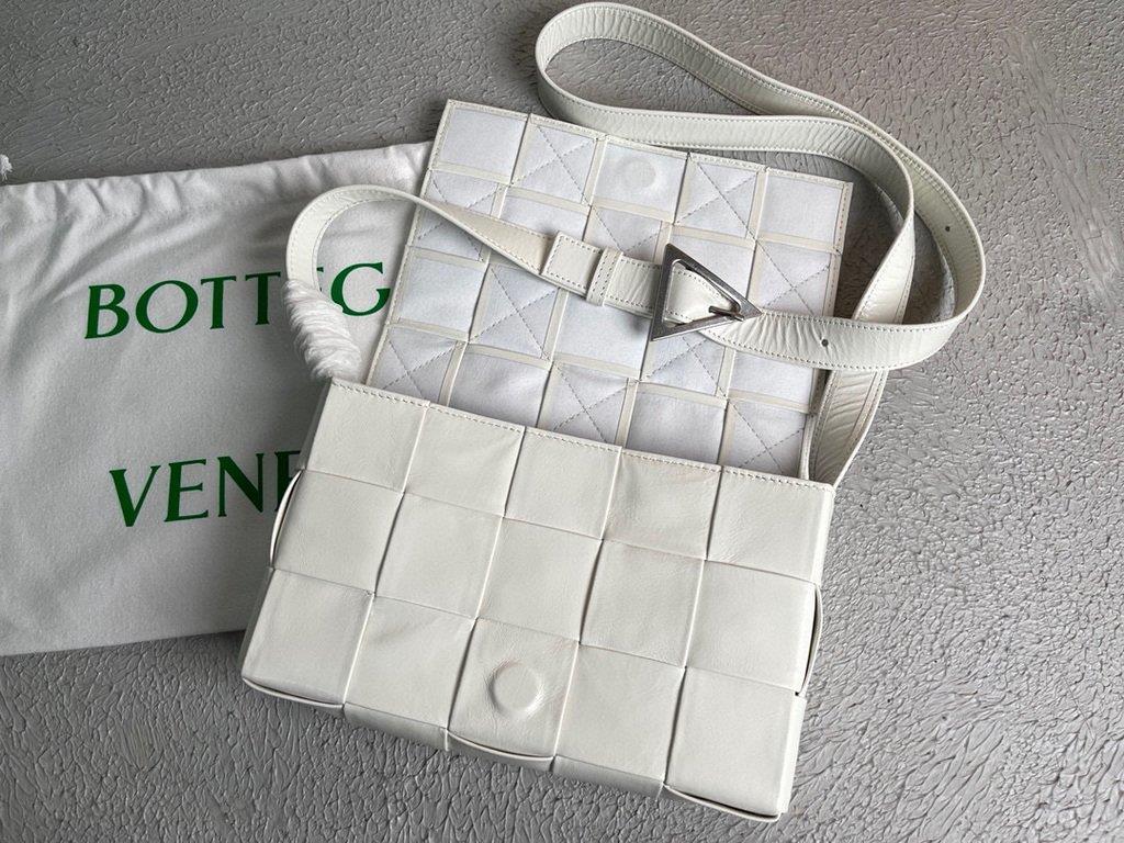 Bottega Veneta BV 667298 Cassette Cross-body Bag 33993 White