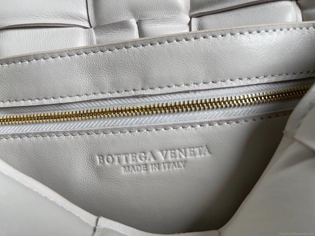 Bottega Veneta BV 20206 Chain Cassette 631421 White Gold