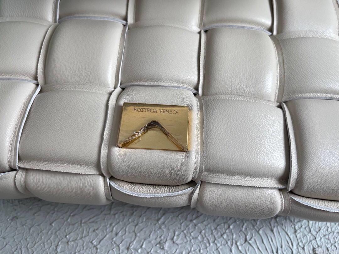 Bottega Veneta BV 20206 Padded Cassette 591970 Beige Gold