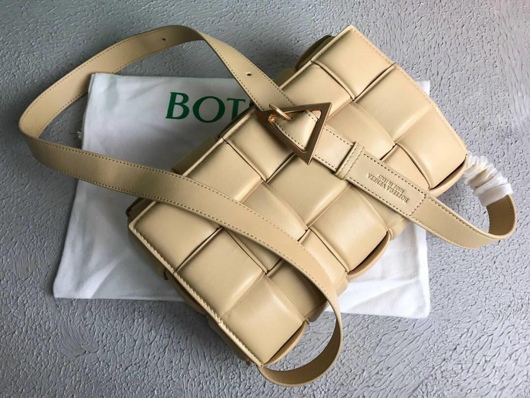 Bottega Veneta BV 20206 Padded Cassette 591970 Porridge
