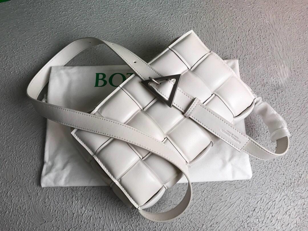 Bottega Veneta BV 591970 Padded Cassette 20206 White Silver