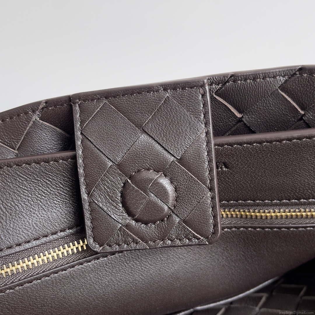 Bottega Veneta BV 743572 Medium Andiamo Drak Brown