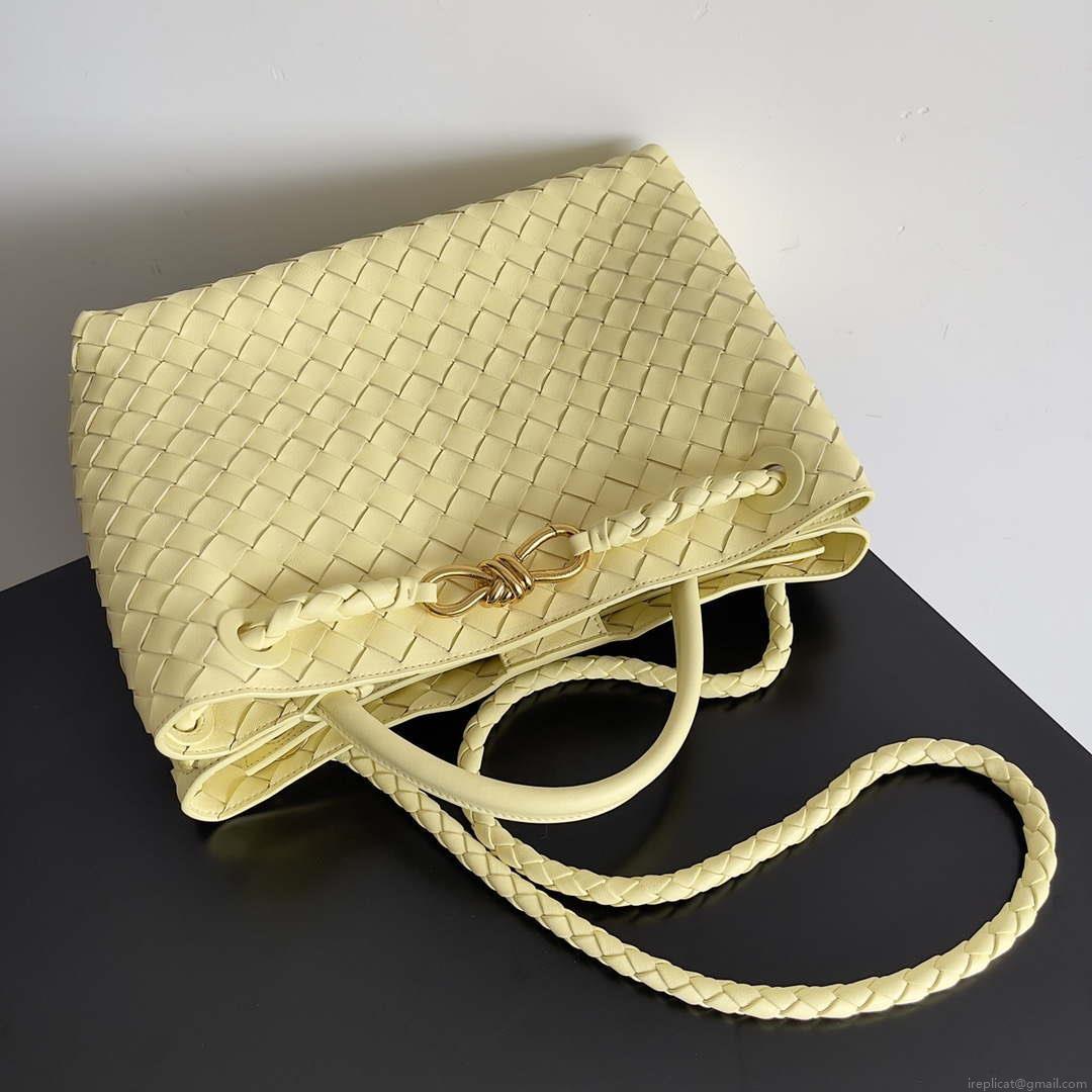 Bottega Veneta BV 743572 Medium Andiamo Ligth Yellow