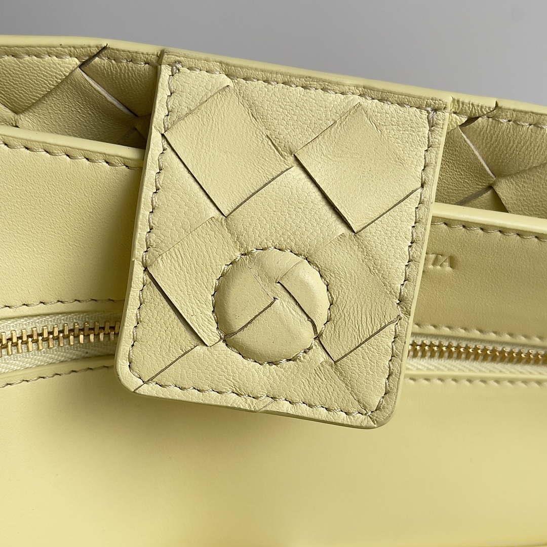 Bottega Veneta BV 743572 Medium Andiamo Ligth Yellow