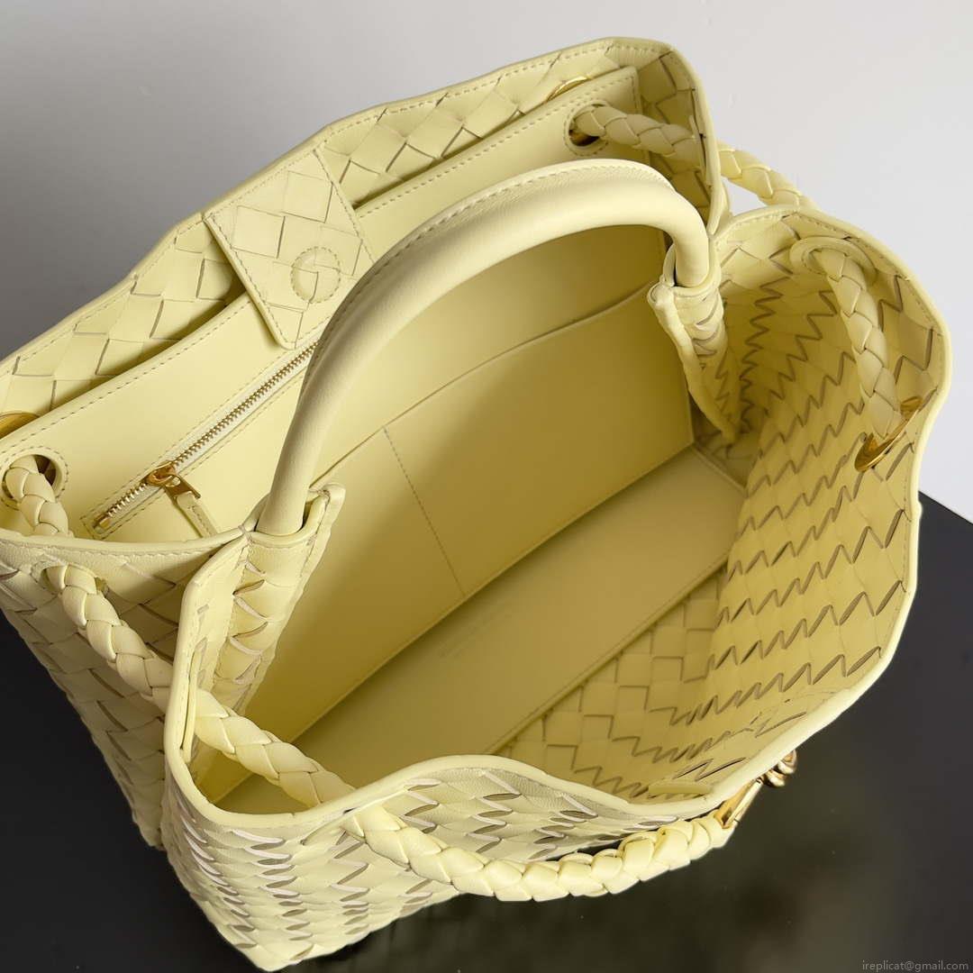 Bottega Veneta BV 743572 Medium Andiamo Ligth Yellow