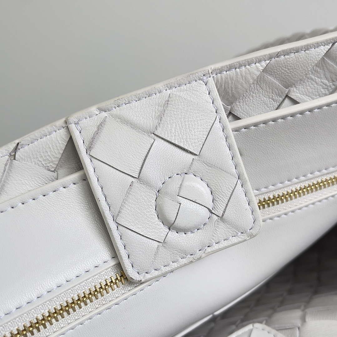 Bottega Veneta BV 743572 Medium Andiamo White