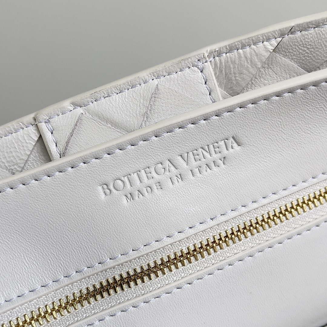 Bottega Veneta BV 743572 Medium Andiamo White