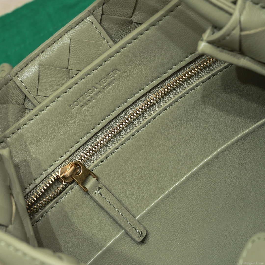 Bottega Veneta BV 743568 Small Andiamo Travertine