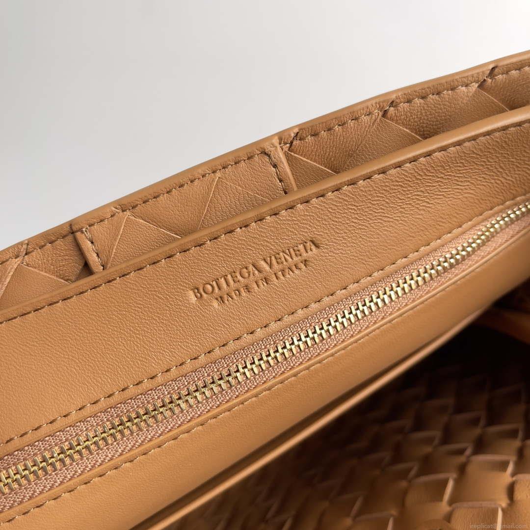 Bottega Veneta BV 743568 Small Andiamo Ligth Brown