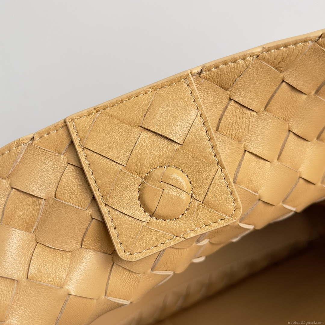 Bottega Veneta BV 743572 Medium Andiamo Light Brown