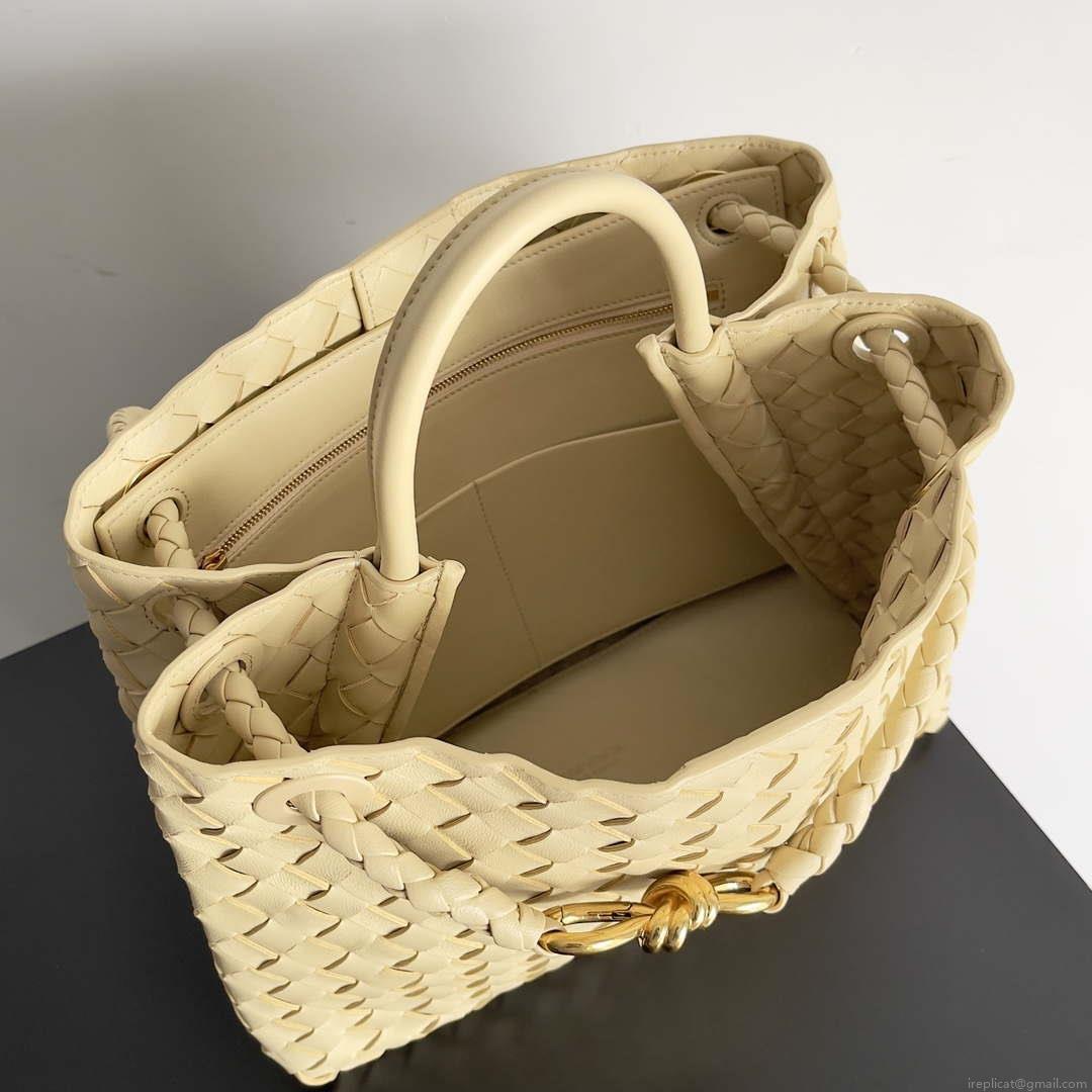 Bottega Veneta BV 743572 Medium Andiamo Apricot
