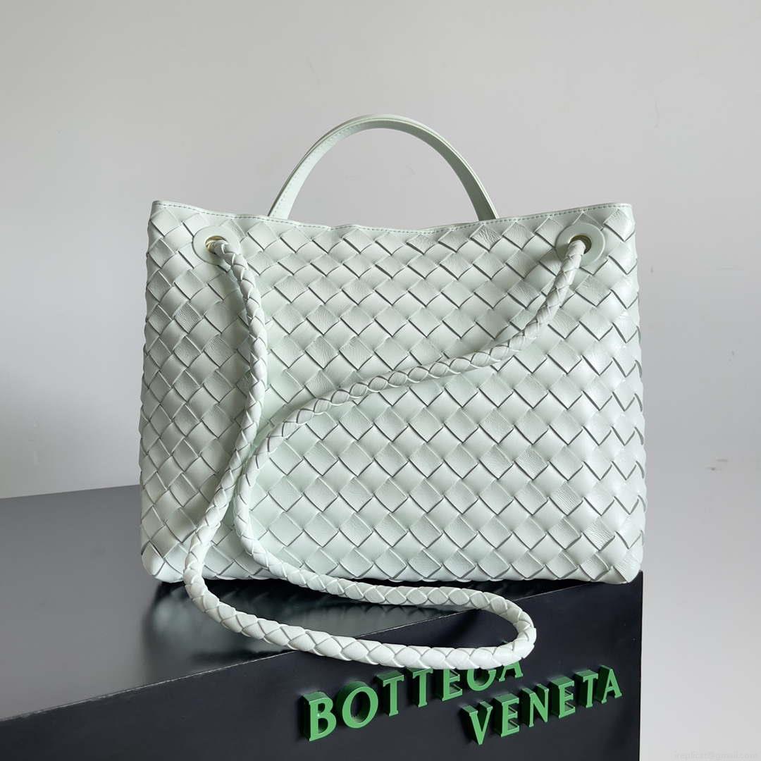Bottega Veneta BV 743572 Medium Andiamo Glacier blue