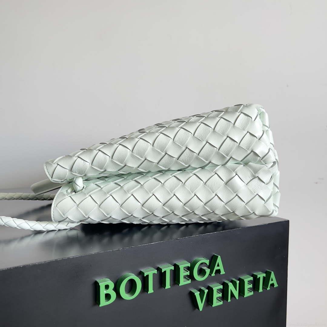 Bottega Veneta BV 743572 Medium Andiamo Glacier blue
