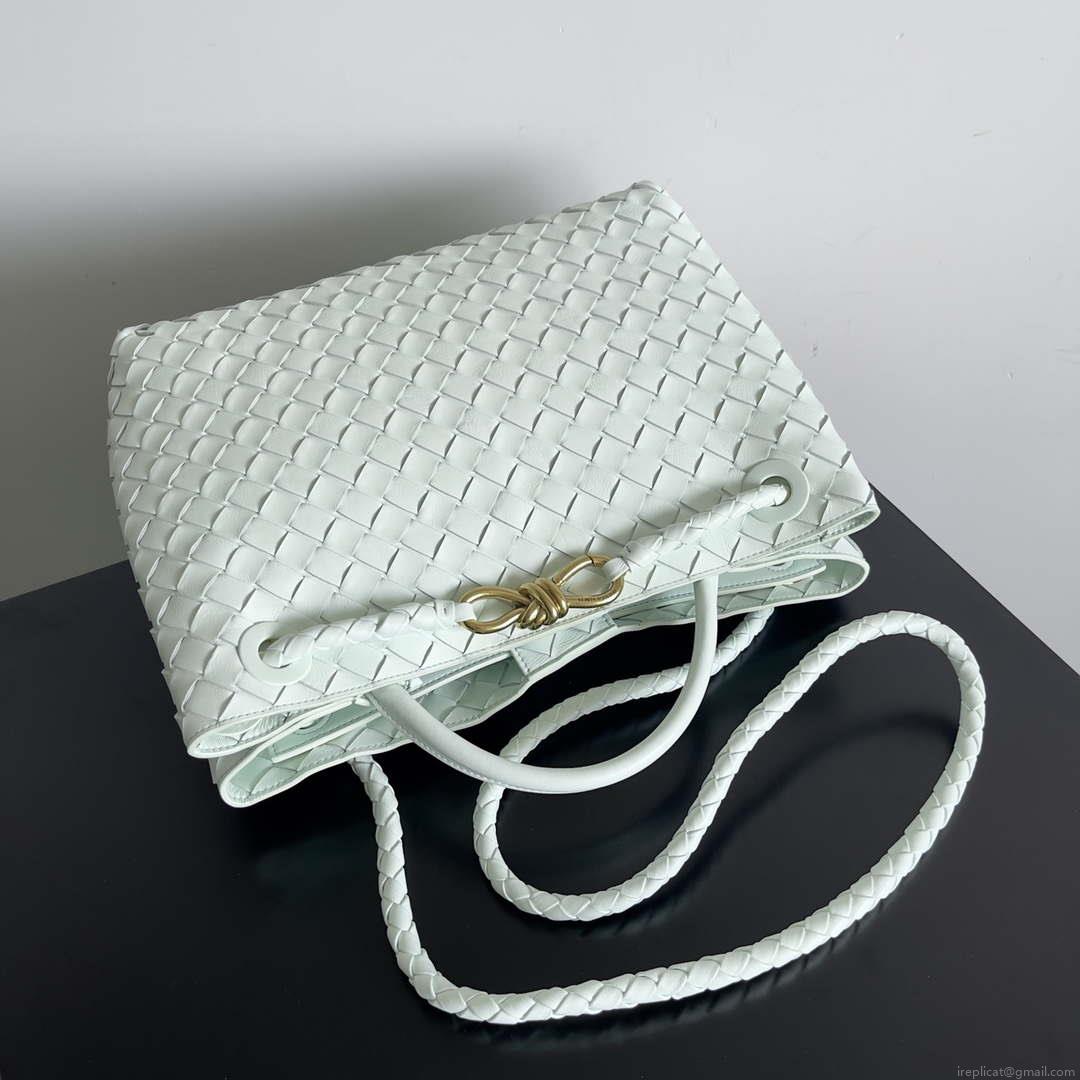 Bottega Veneta BV 743572 Medium Andiamo Glacier blue