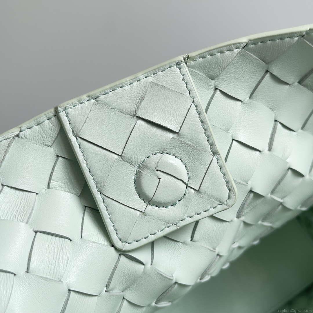 Bottega Veneta BV 743572 Medium Andiamo Glacier blue