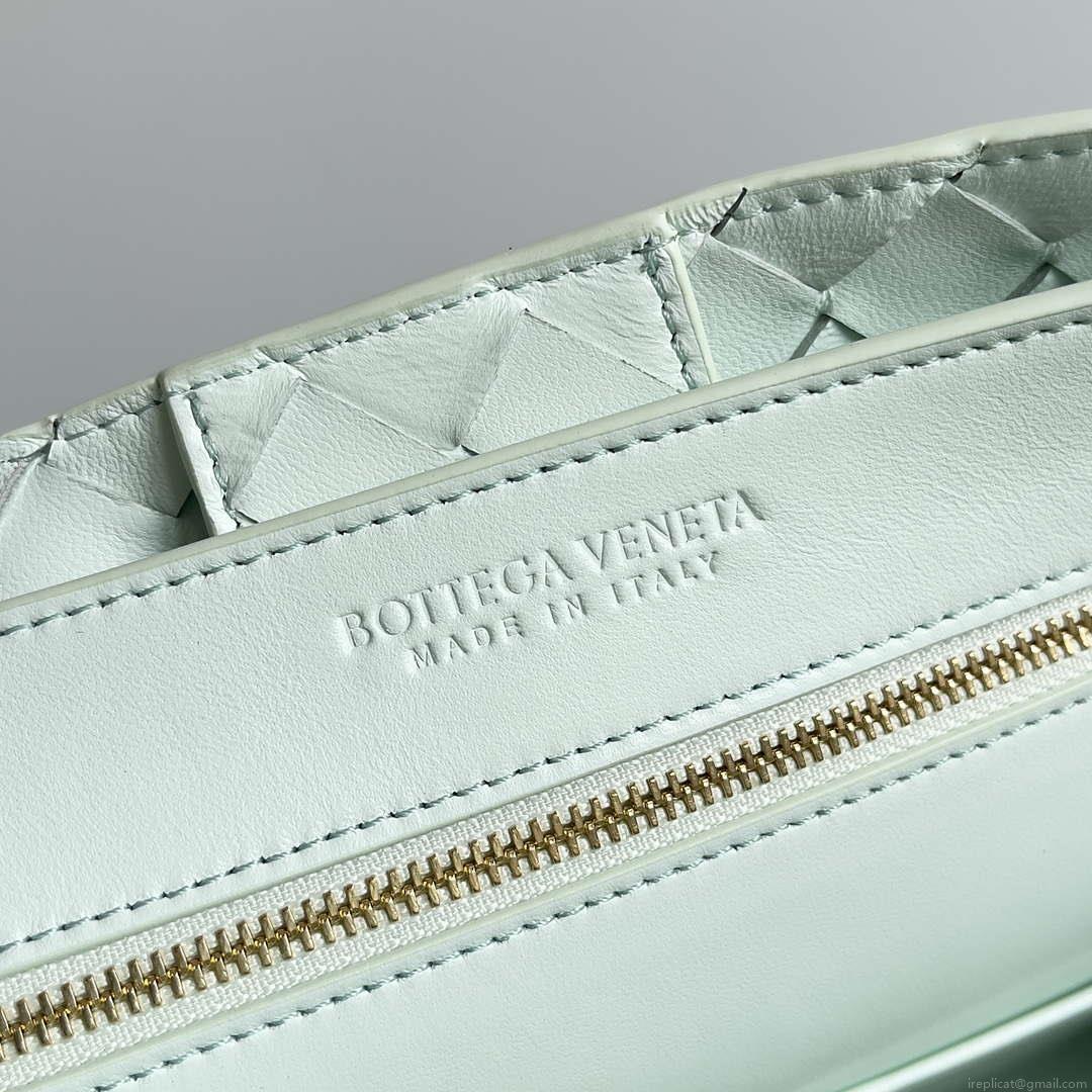 Bottega Veneta BV 743572 Medium Andiamo Glacier blue