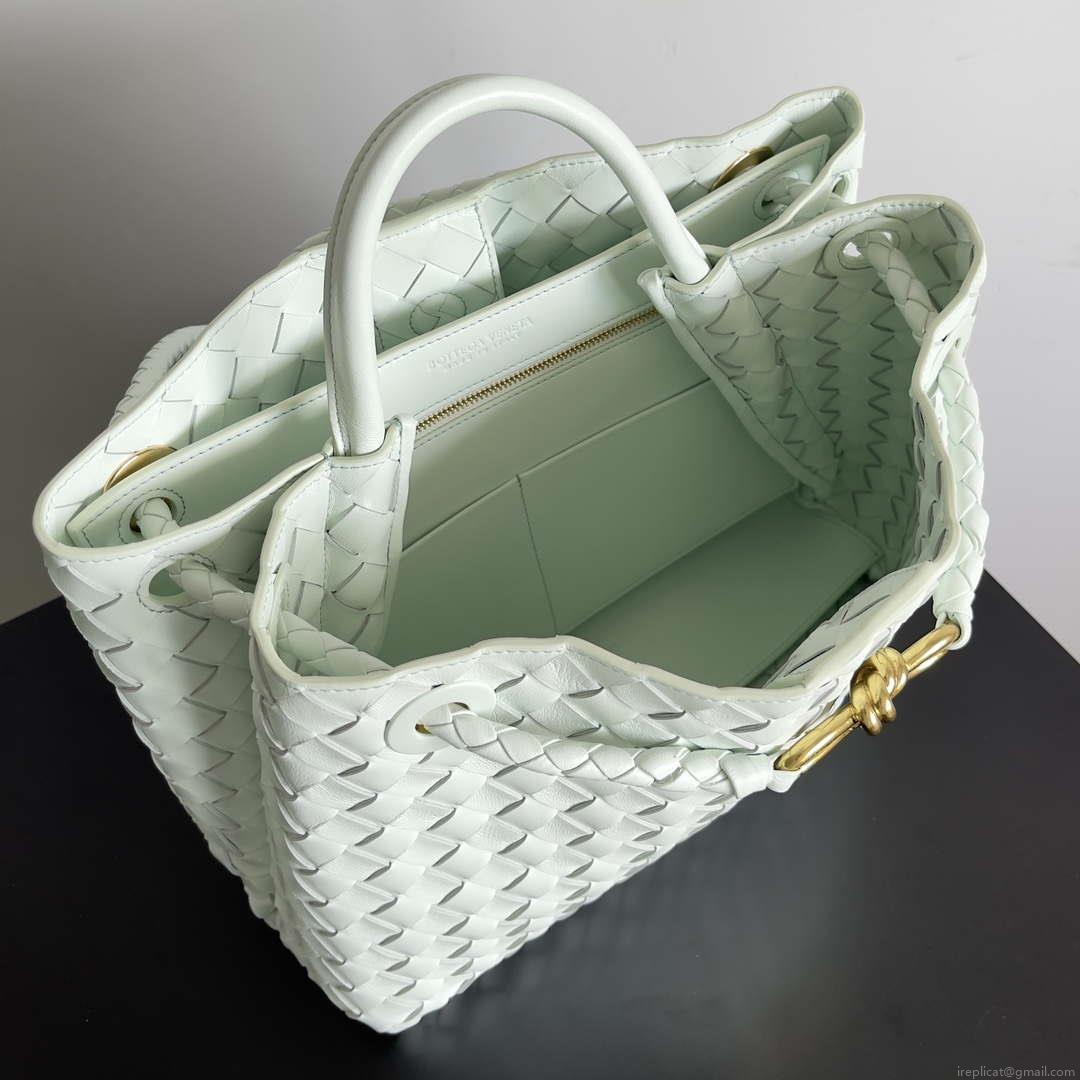 Bottega Veneta BV 743572 Medium Andiamo Glacier blue