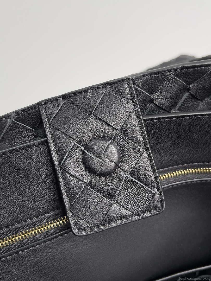 Bottega Veneta BV 743575 Large Andiamo Black