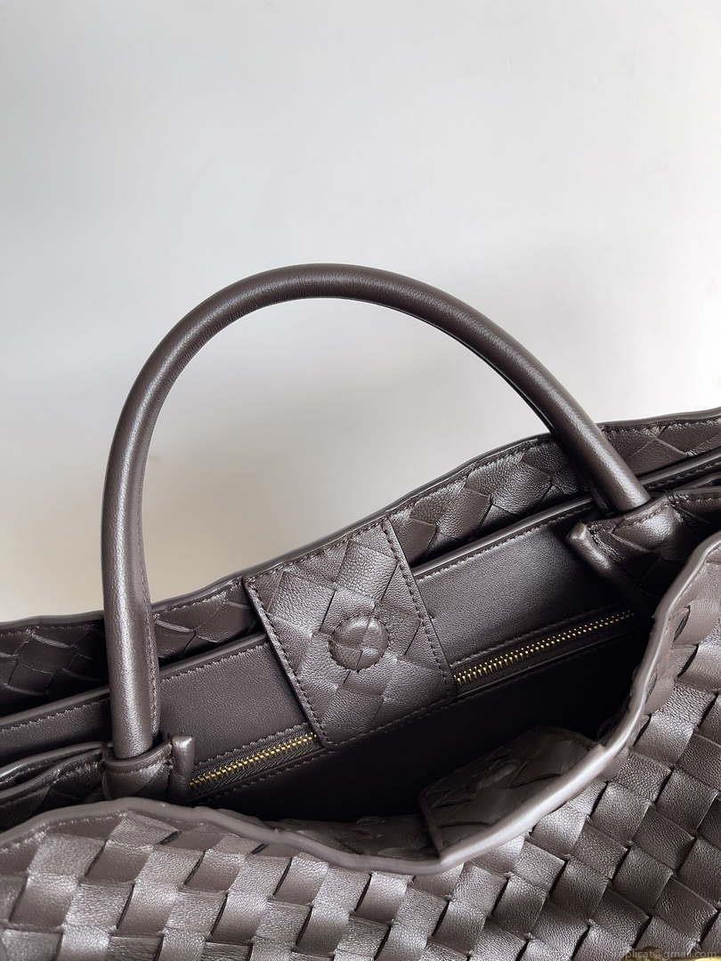 Bottega Veneta BV 743575 Large Andiamo Dark Brown
