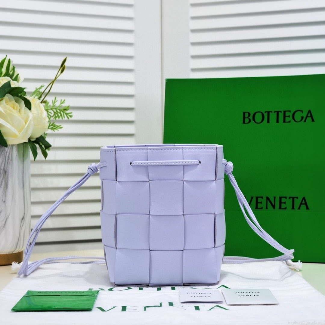 Bottega Veneta BV 680218 Small Cassette Cross-Body Bucket Light Purple