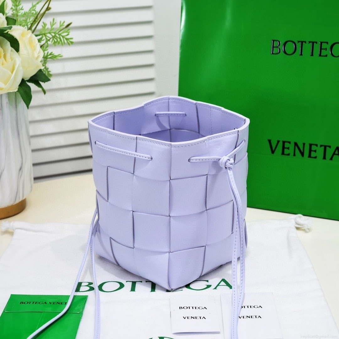 Bottega Veneta BV 680218 Small Cassette Cross-Body Bucket Light Purple