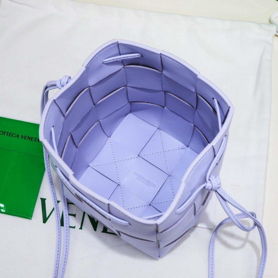 Bottega Veneta BV 680218 Small Cassette Cross-Body Bucket Light Purple