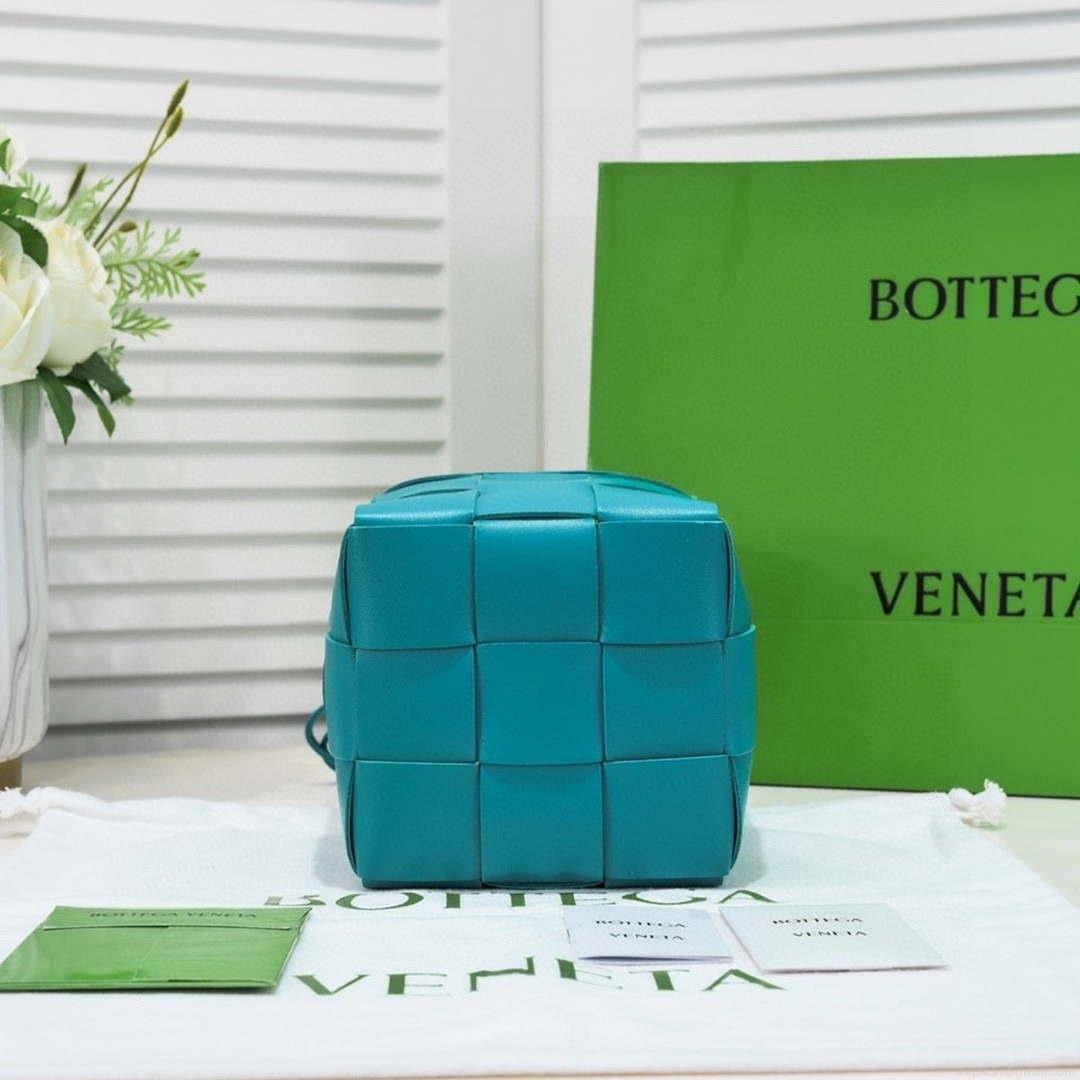 Bottega Veneta BV 680218 Small Cassette Cross-Body Bucket Blue